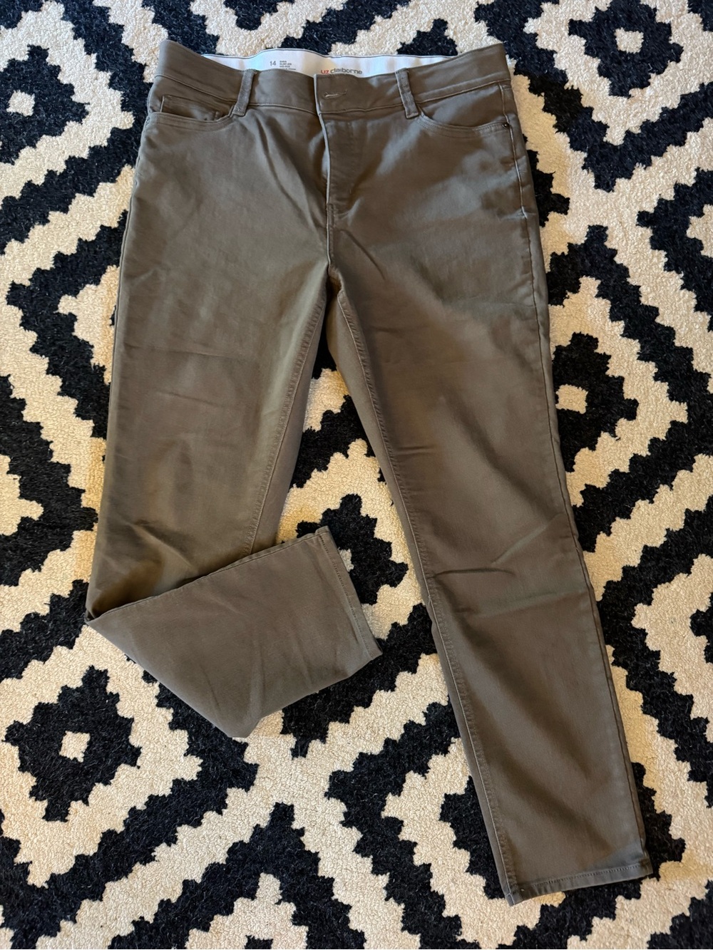 Slim leg, Mid-rise Liz Claiborne Tan Dress Pants - size 14